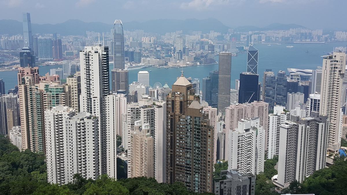 Hongkong är världens minst prisvärda bostadsmarknad, men bostadspriserna i staden är nu de lägsta på fem år