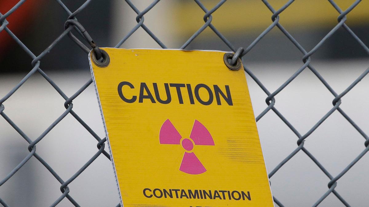 En väldigt liten och mycket radioaktiv kapsel har förlorats någonstans i Australiens västra öken