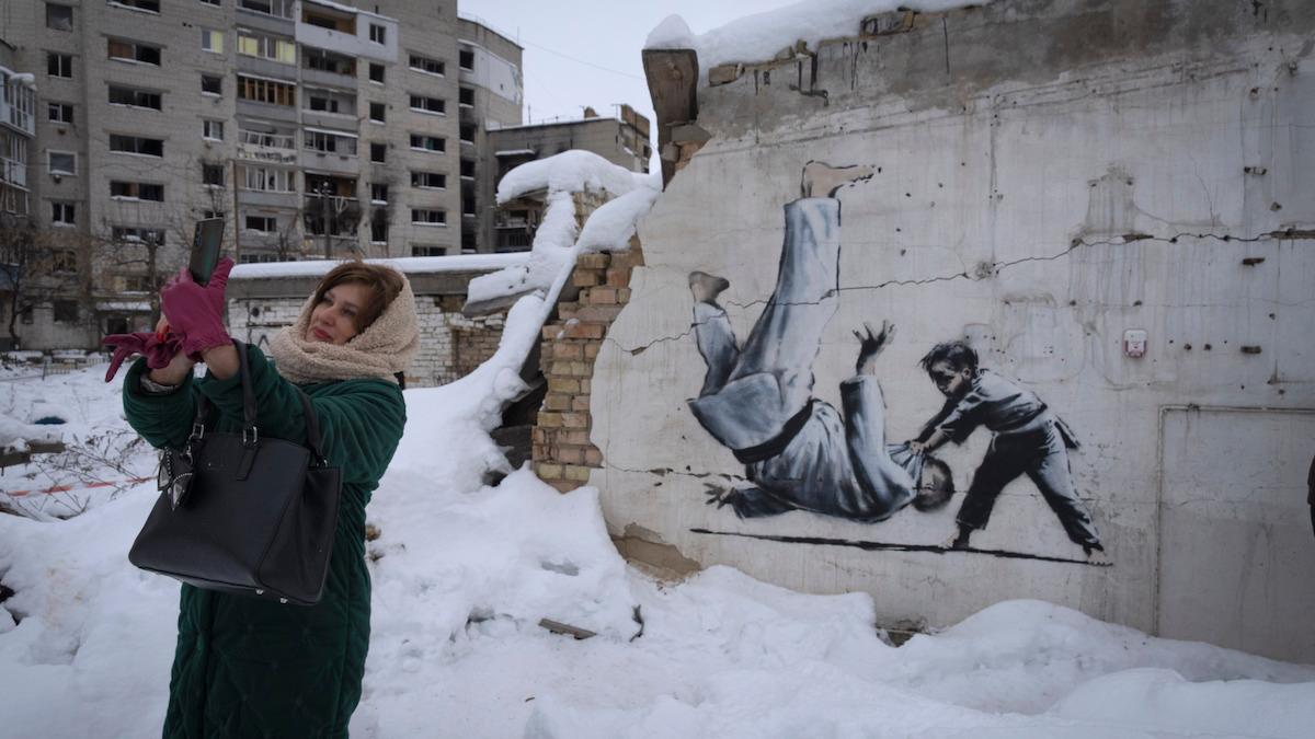 I Ukraina finns flera väggmålningar av Banksy, detta är inte den som stulits