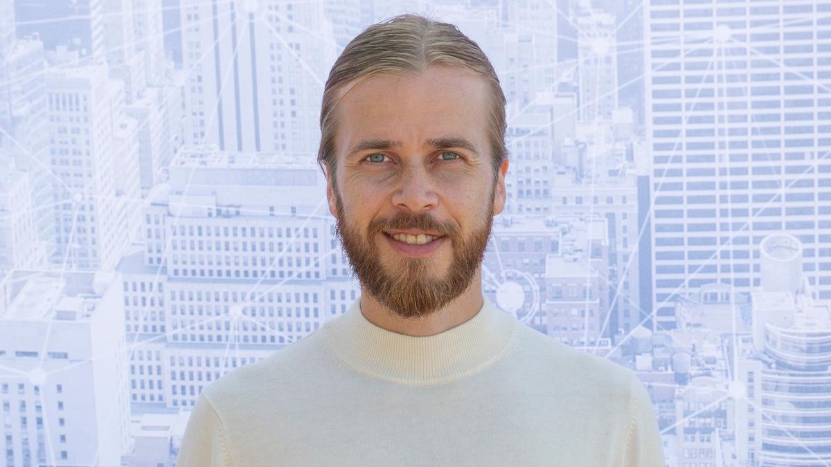 Mikael Herrala på F-Secure Sverige jämför säkerheten online med att köra bil, då använder man säkerhetsbälte, det bör man ha även när man är ute och surfar på nätet