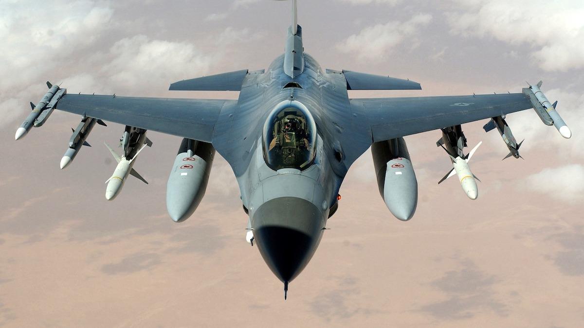 Det F-16-plan som på söndagen sköt ned det fjärde oidentifierade objektet som flugit över USA:s luftrum missade det första skottet