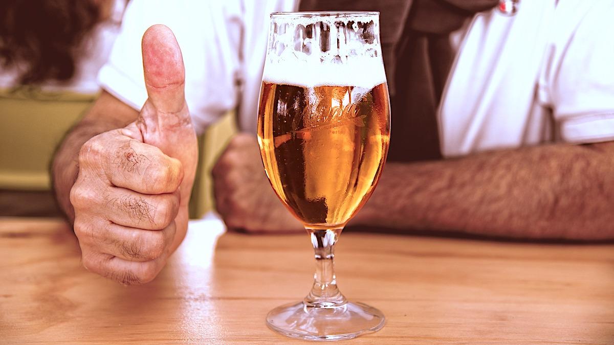 En ny studie visar att ett till två glas alkohol per dag kan vara bra, men inte mer