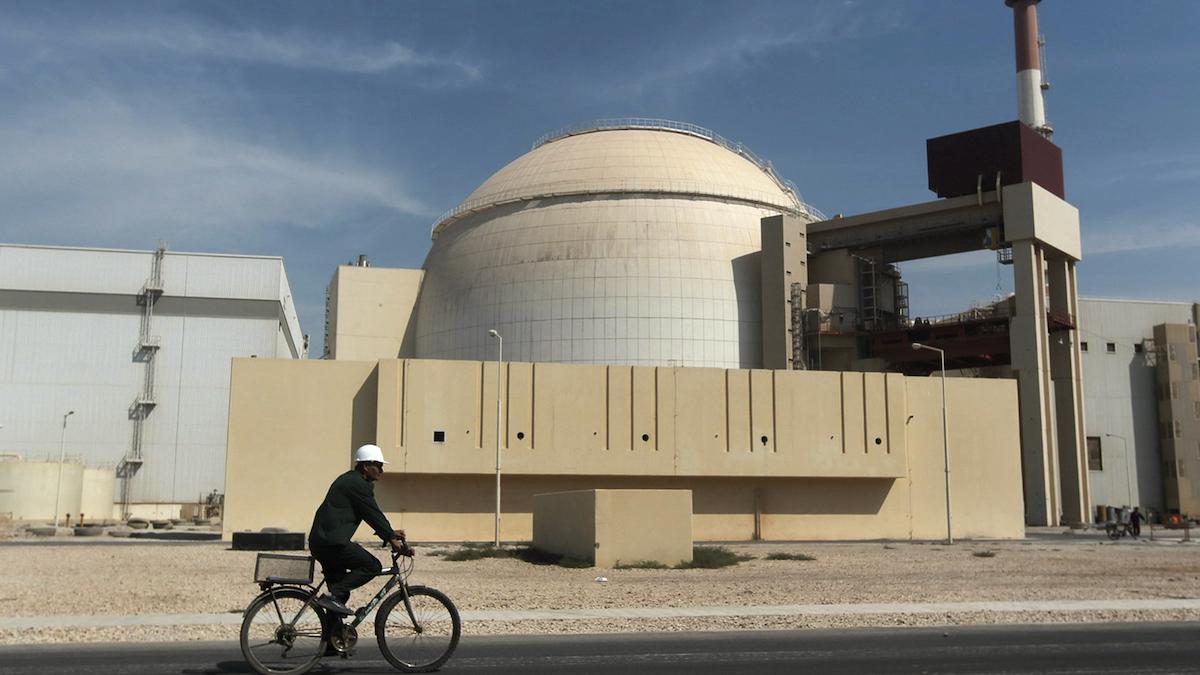 Bushehrs kärnkraftverk i Iran. Kärnkraftsinspektörer hittade förra veckan höganrikat uran i landet