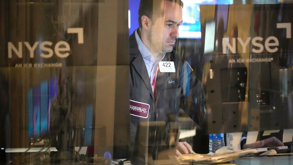 Handlare på New York-börsen, som nu ska ersätta vissa investerare för förluster på grund av ett fel som uppstod i januari