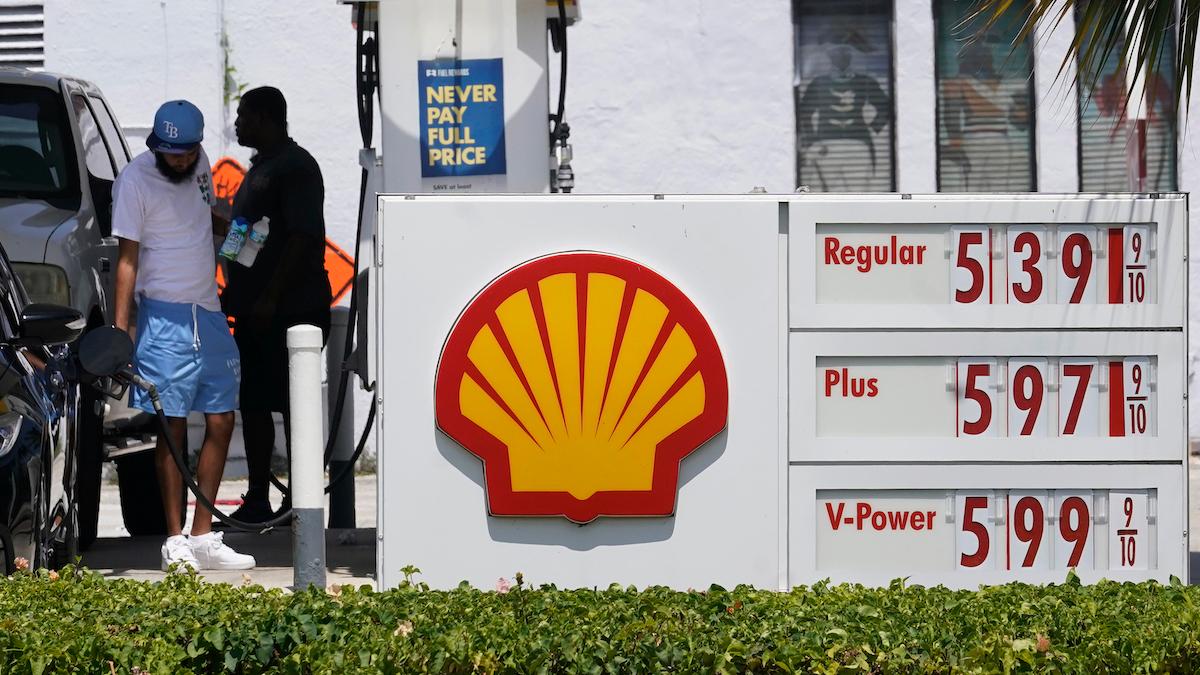 Shell överträffar analytikers förväntningar och rapporterar en rekordvinst för 2022