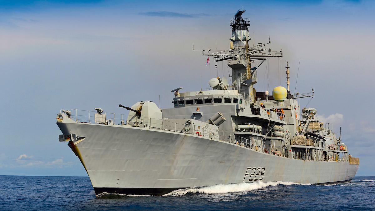 Brittiska flottans HMS Lancaster har beslagtagit iranska vapen från smugglare