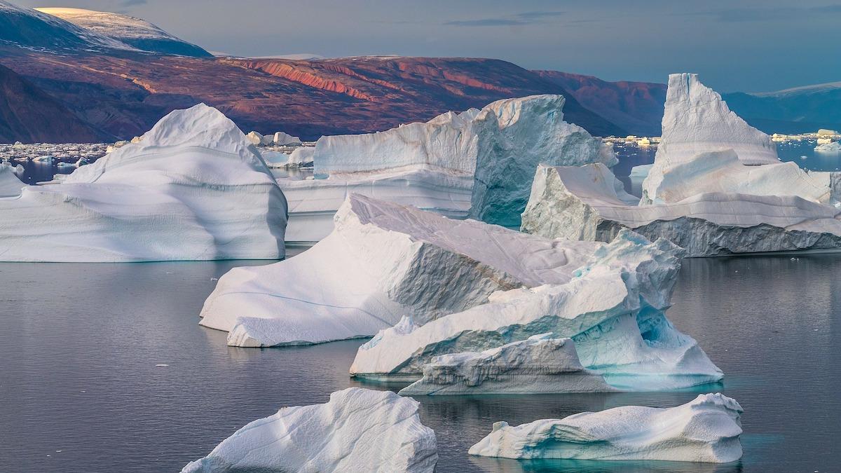 Två studier visar att ishavet i Arktis värms upp snabbare än klimatmodeller visat