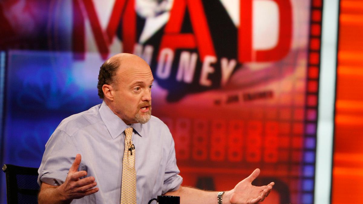 Programledaren för Mad Money Jim Cramer säger att bankkrisen kommer få ned inflationen
