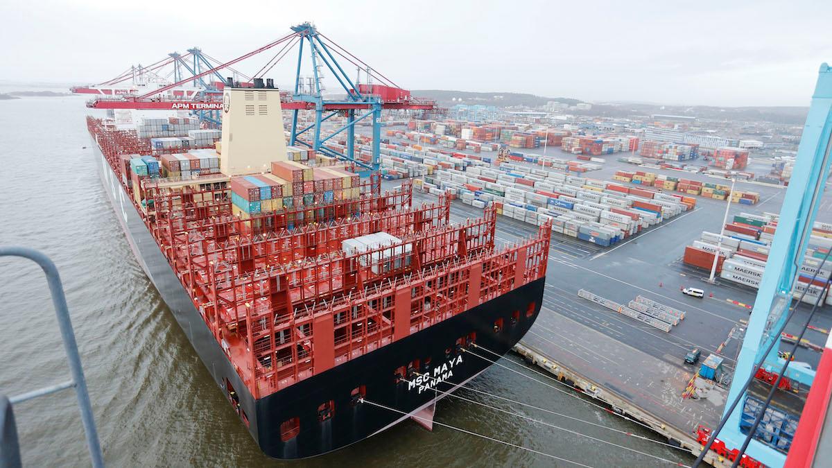 Containerfartyget MSC Maya i Göteborgs Hamn. Containerrederier kommer få problem då efterfrågan minskar och de kommer få kontrakt på lägre nivåer än de kör på i dag