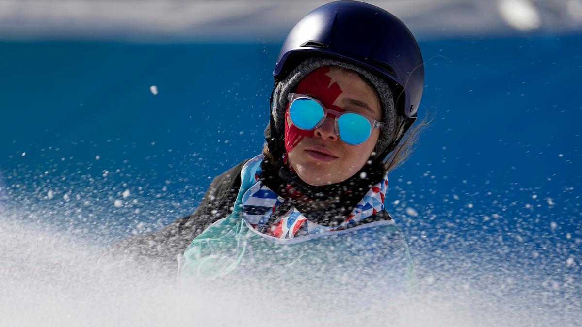 Ryska Anastasia Tatalina som tävlade i Vinter-OS 2022, bjöds in till freeskitävlingen Red Bull Unrailistic i Åre
