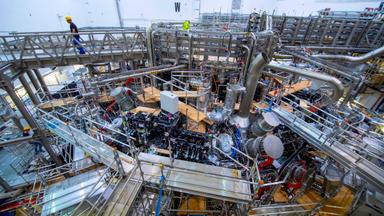 Forskningsreaktorn "Wendelstein 7-X" vid Max Planck Institute for Plasma Physics i Greifswald, Tyskland, som ska generera energi med hjälp av kärnfusion