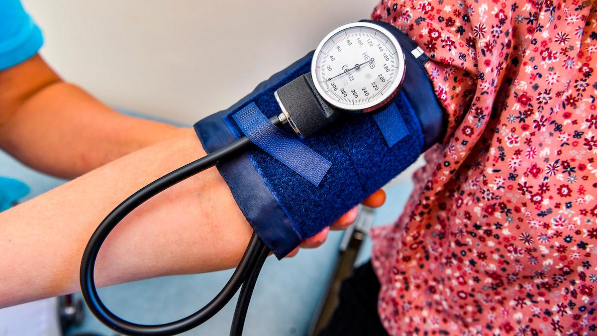 Forskare har undersökt när och var det är bäst att mäta blodtrycket