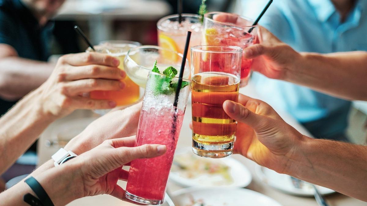 Uppfattningen att den som dricker mycket alkohol blir mer alkoholtolerant stämmer inte, det visar en ny studie