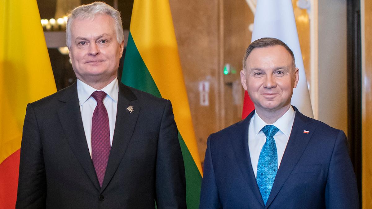 Litauens president Gitanas Nauseda, till vänster, och Polens president Andrzej Duda, till höger, anser båda att det är oroande att Wagnergruppen finns i Belerus