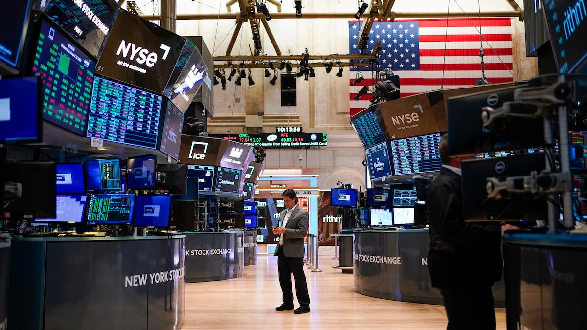 Handlare på New York-börsen. Sju stora techbolag har ökat så kraftigt att deras aktier nu är en överdimensionerad del av det amerikanska jämförlseindexet S&P 500