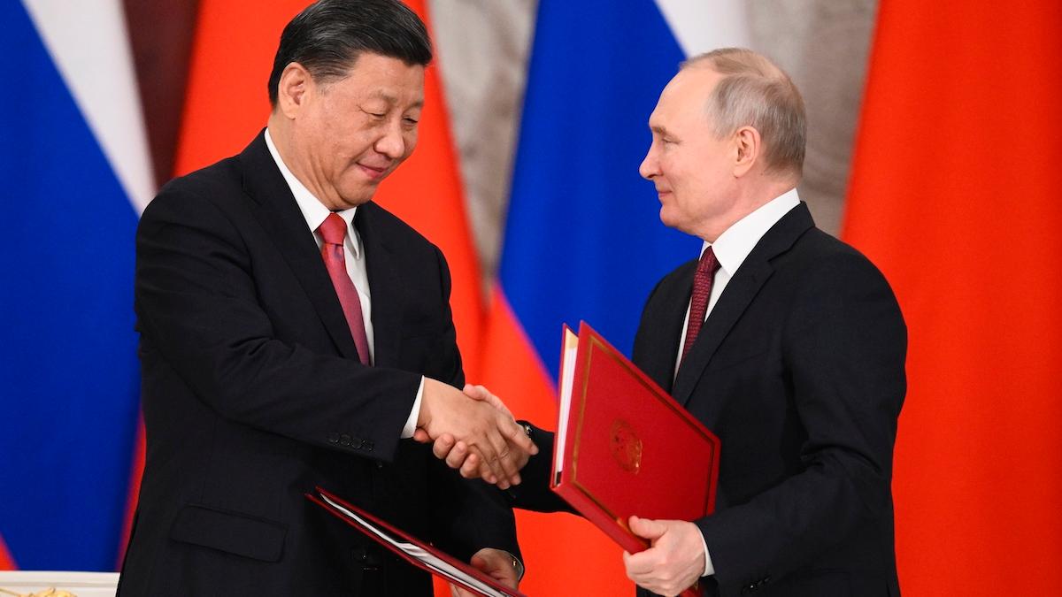 Kinas president Xi Jinping skakar Hand med Rysslands president Vladimir Putin, efter Wagnerupproret har Kina nu uttryckt sitt stöd för Ryssland