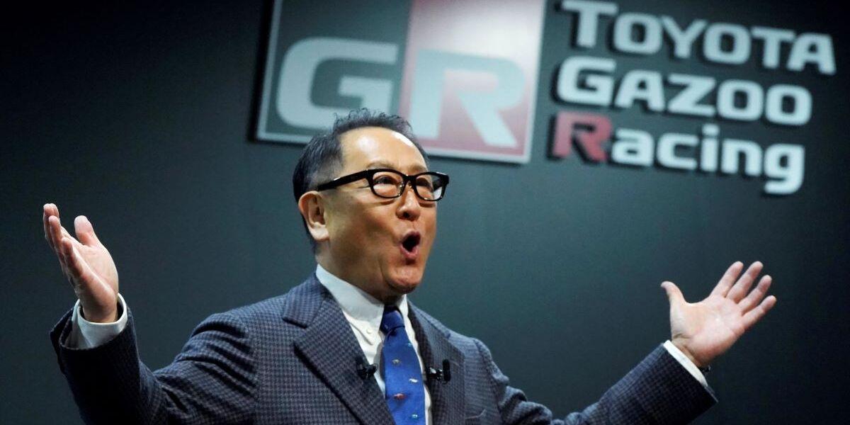 Aikido Toyoda, styrelseordförande för Toyota, är skeptisk mot elbilar.