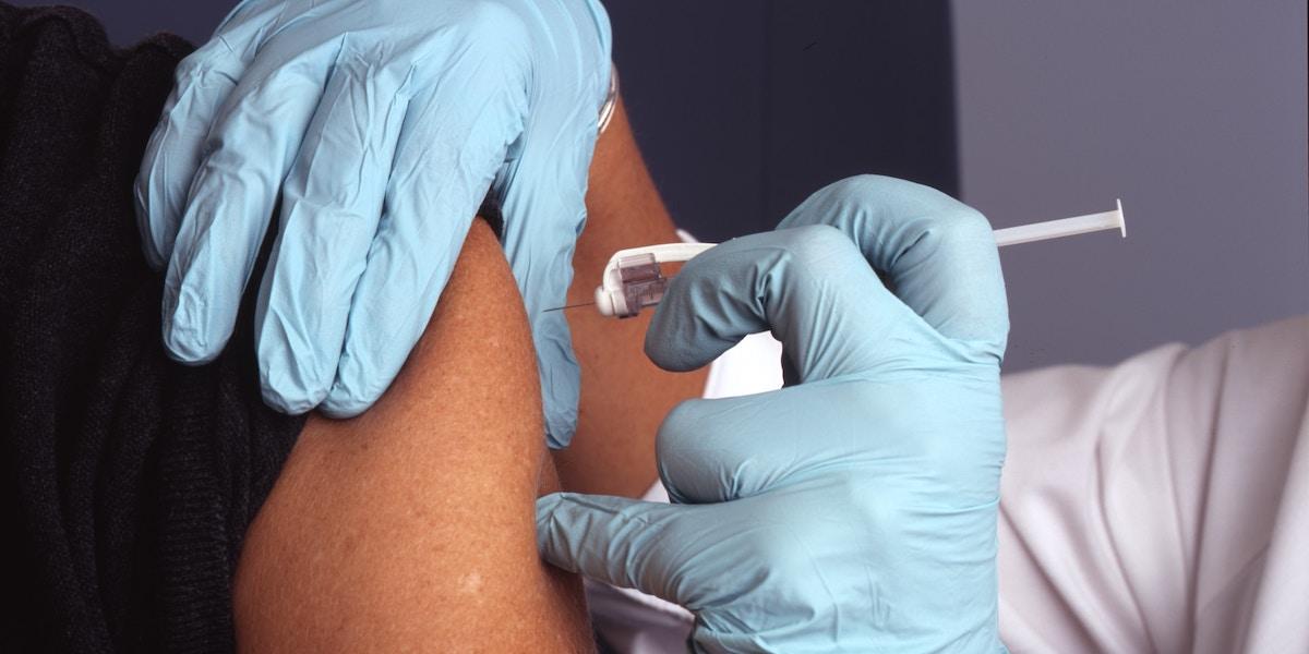 Inför årets virussäsong finns vaccin mot covid-19, influensa och RSV