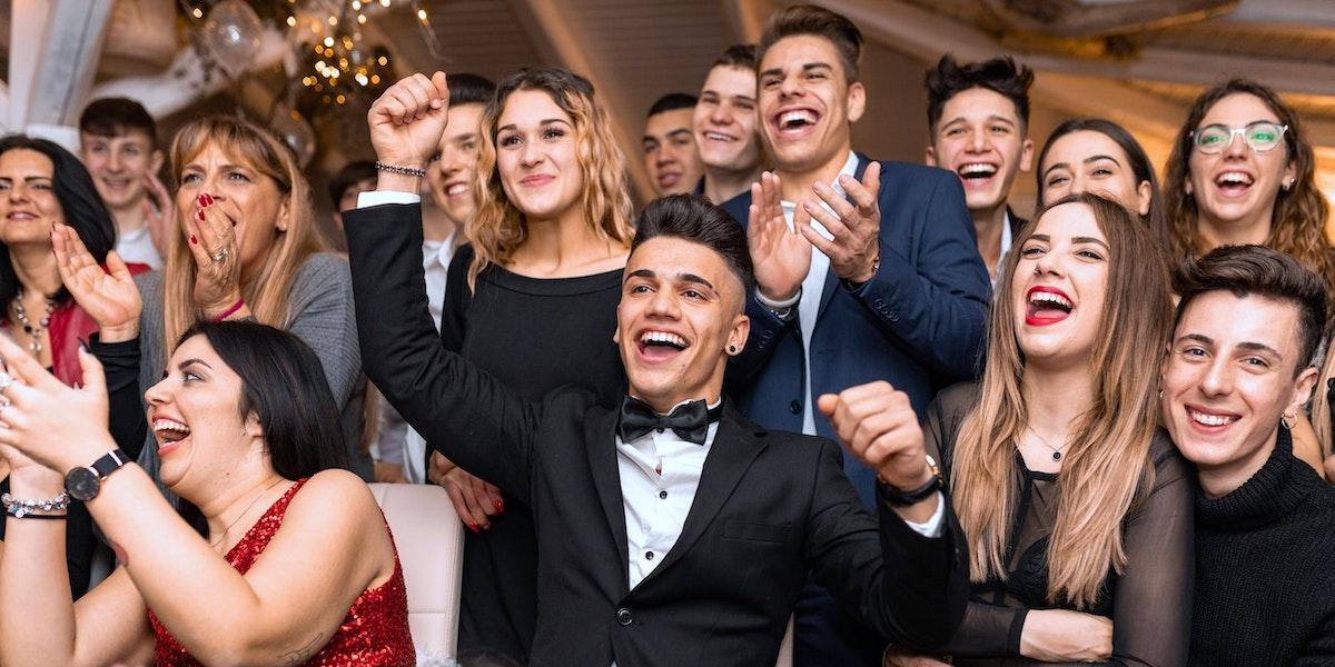 En organisationspsykolog och beteendevetare menar att vi behöver fokusera mer på att ha kul och inte bara prioritera produktivitet