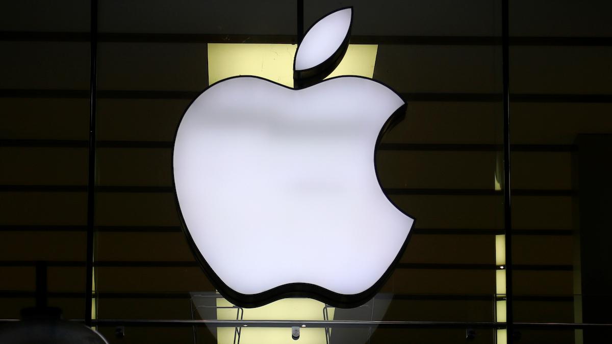 I morgon, torsdag, väntas Apple rapportera en nedgång i Iphone-försäljningen