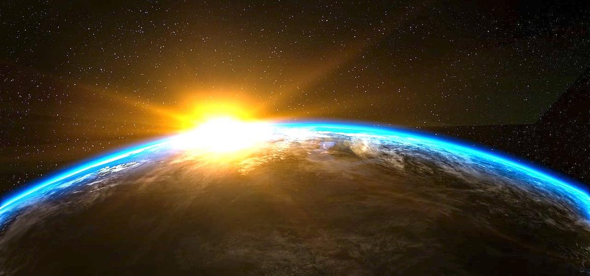 En satellit ovanför jorden befinner sig i konstant solljus och många ser stor potential med solenergi från rymden
