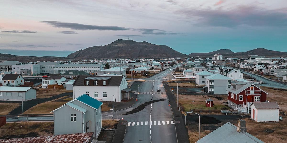 Vulkan stoppar räntehöjning – Island väntar på utbrottet