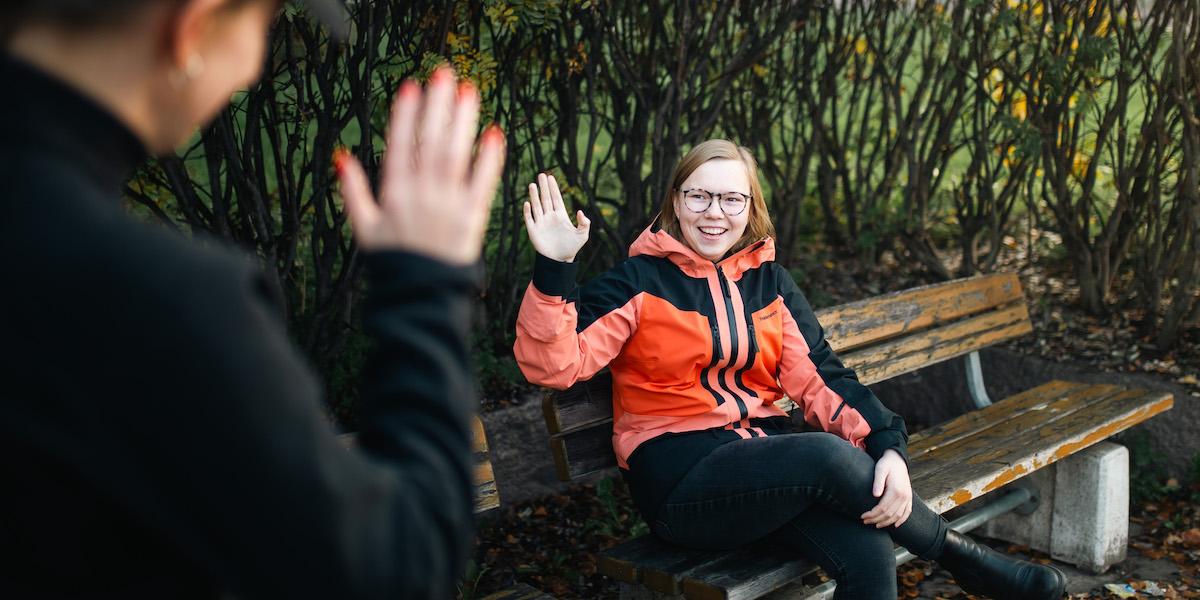 Utländsk media skriver om att svenskar ser kallprat som meningslöst på grund av en kampanj i Luleå som uppmanar folk att hälsa på varandra