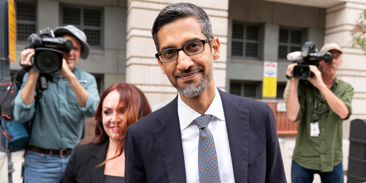 Alphabets vd Sundar Pichai utanför rätten i Washington DC där han bekräftat att Google betalar 36 procent av Safaris sökintäkter till Apple