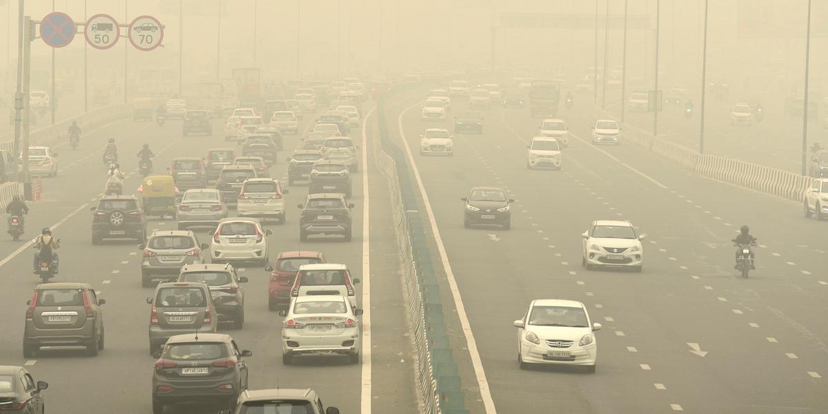 Körförbud baserat på registreringsskyltar ska begränsa antalet bilar i Delhi, som de senaste dagarna legat i topp över världens mest förorenade städer