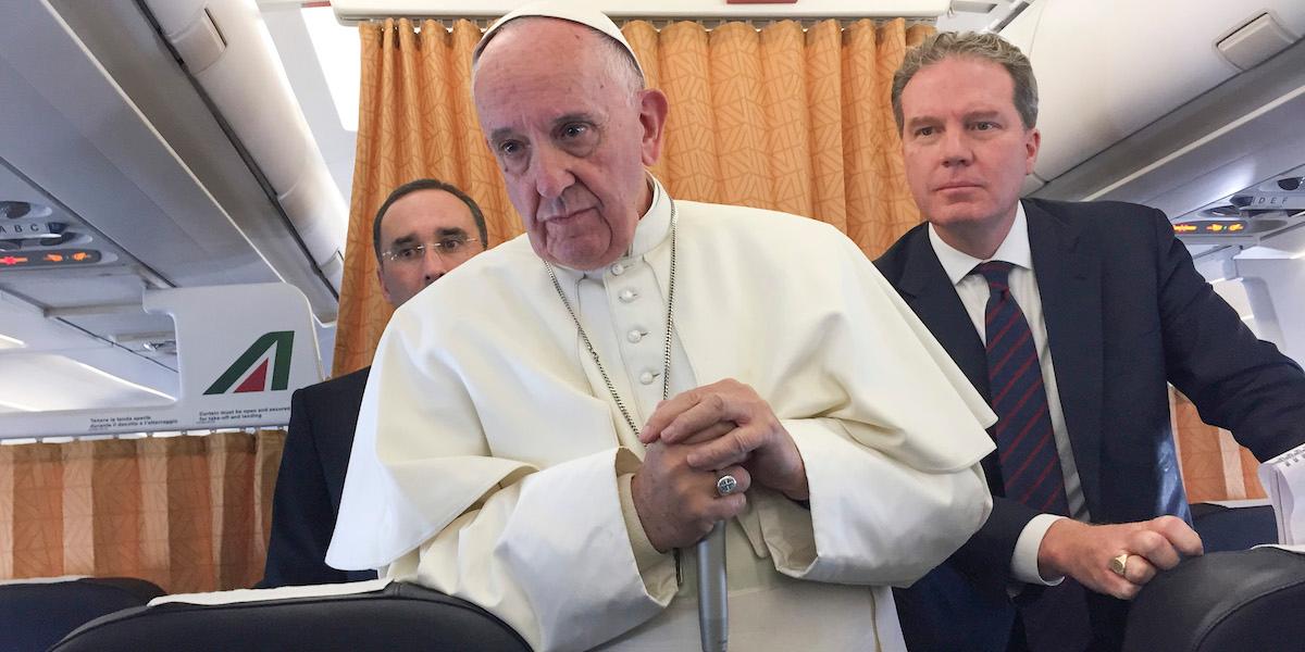 Påven flyger tillbaka till Rom, nu ska han dock få elbil med hjälp av Volkswagen