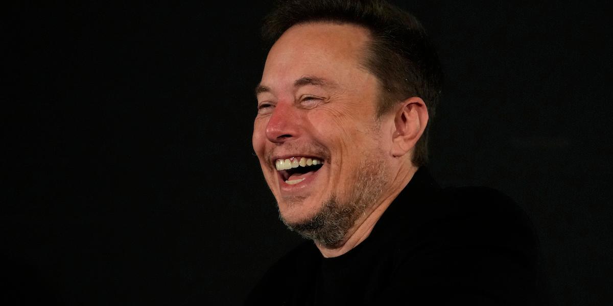 Elon Musk lanserar en AI-baserad chattbot som enligt honbom ska svara på frågor med humor