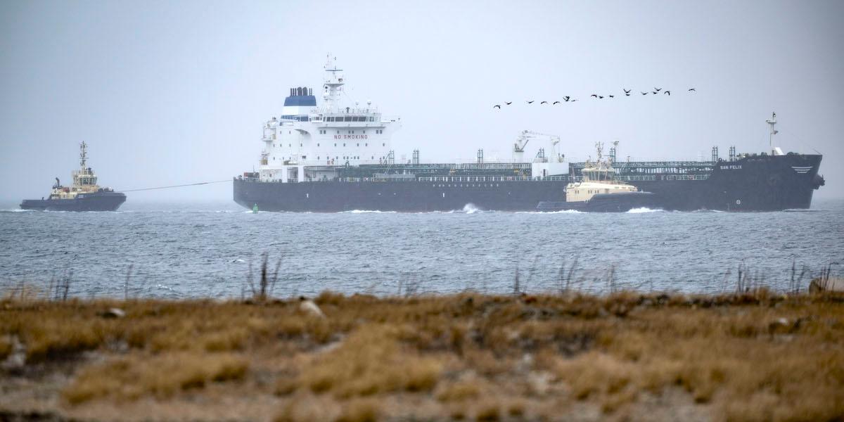 En Italien-flaggad oljetanker som fraktat olja från Ryssland på Östersjön. Nu ska Danmark få i uppgift att inspektera fartyg som fraktar rysk olja genom deras sund