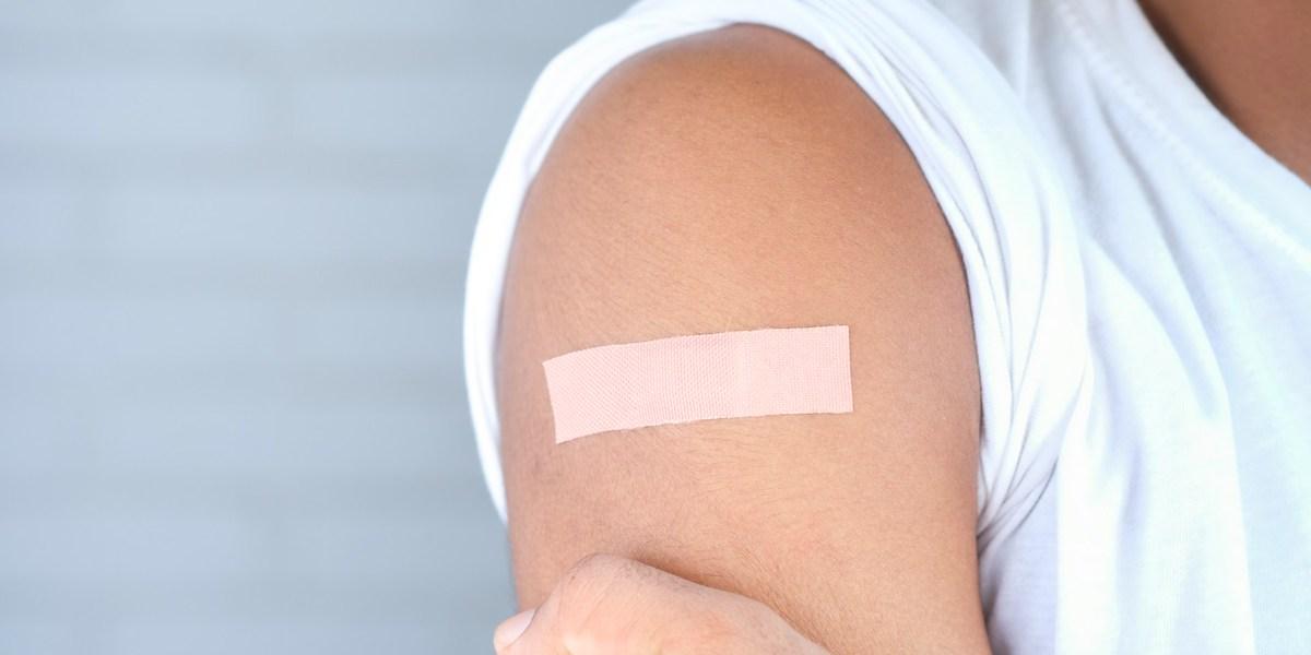 Snart behövs kanske inte ett plåster efter vaccinationen utan för den, om Micron Biomedicals vaccinplåster godkänns