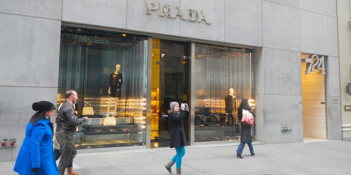 Prada köper fastigheten på Fifth Avenue 724, där bolaget har sin flaggskeppsbutik.