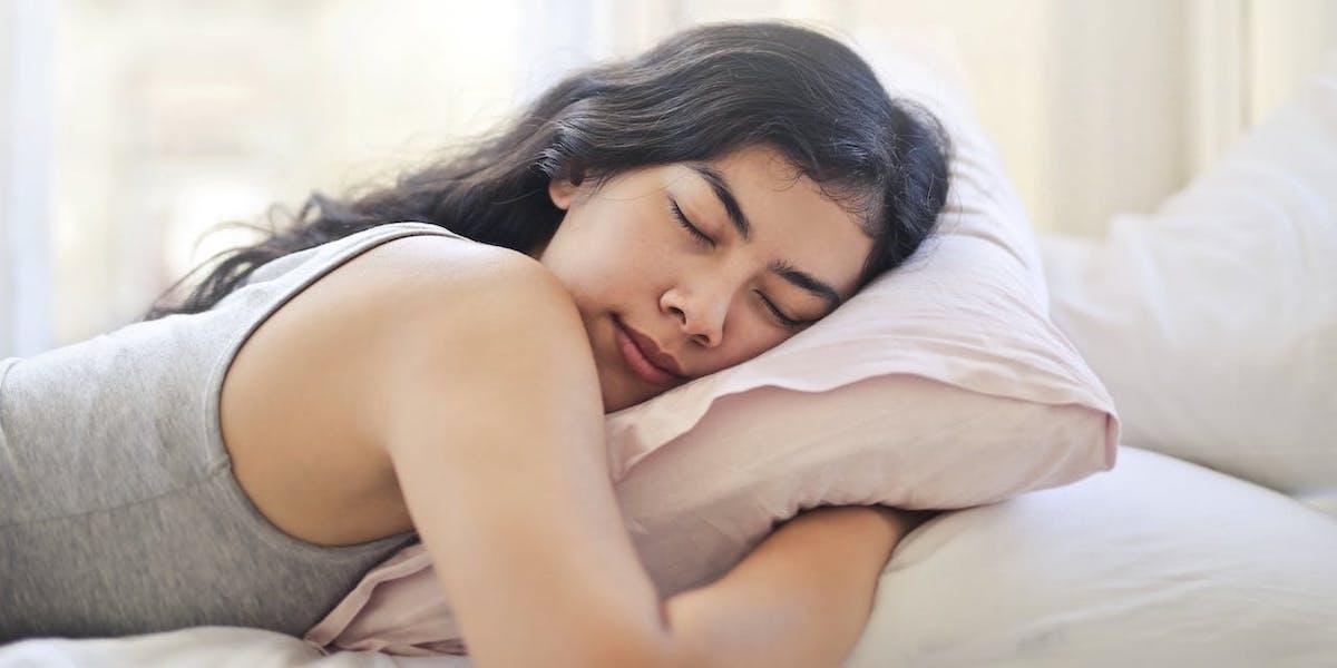 Sömn påverkar vårt minne, men kanske inte bara genom att göra det mer korrekt