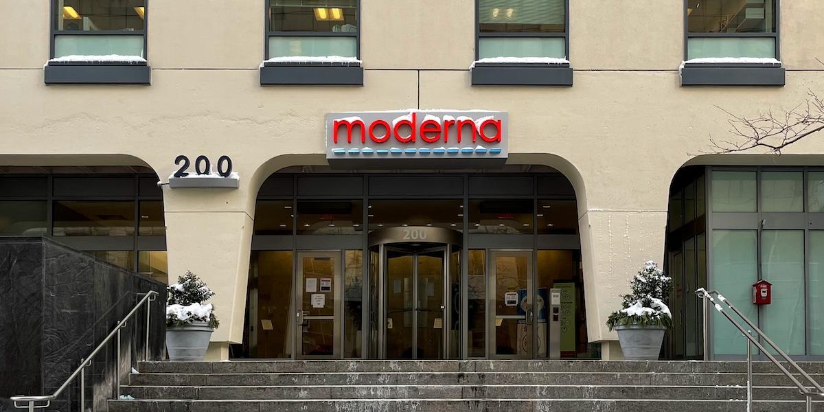 Efter uppgradering från en mäklarfirma ökade Modernas aktie med nästan 14 procent på tisdagen.