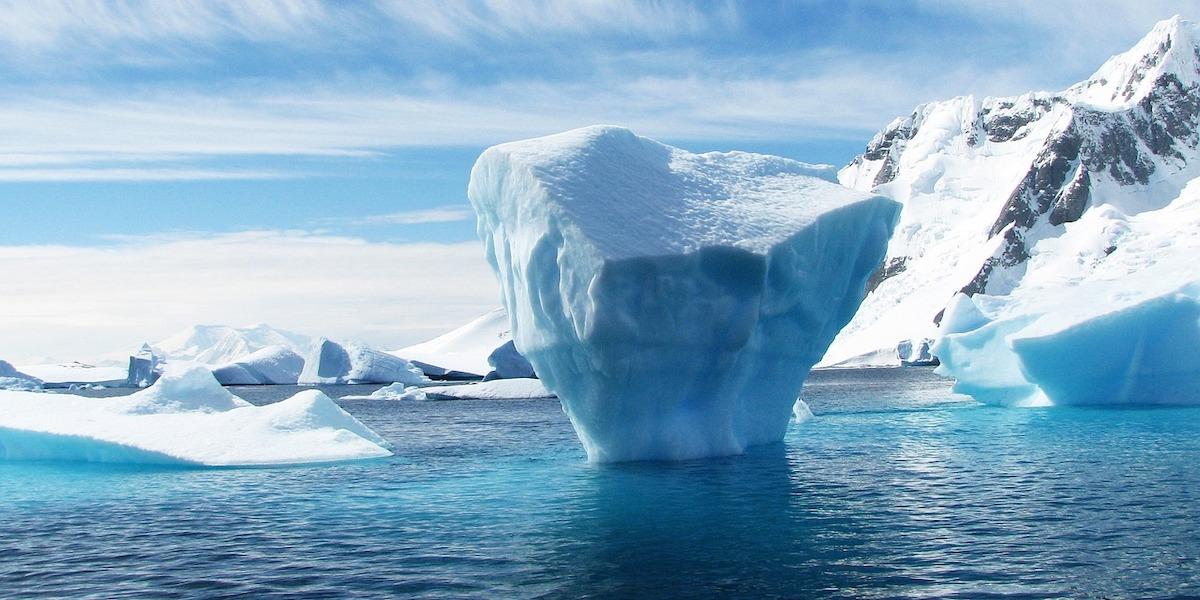 Isen i Antarktis kan smälta oerhört snabbt och öka havsnivån med flera meter, det visar en ny studie