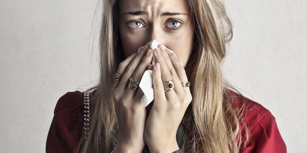 Förkylningar kostar samhället flera miljarder varje år, både i inkomstbortfall och vab