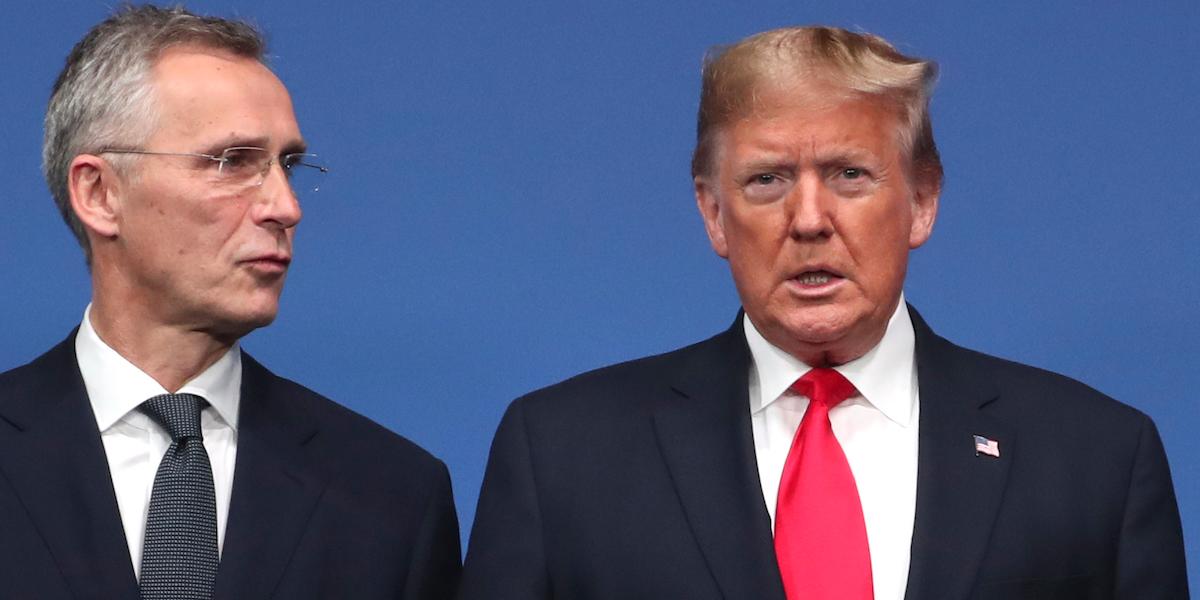 Natos chef Jens Stoltenberg, till vänster, slår tillbaka mot Donald Trumps kommentarer om att överge Natos kollektiva försvarsklausul