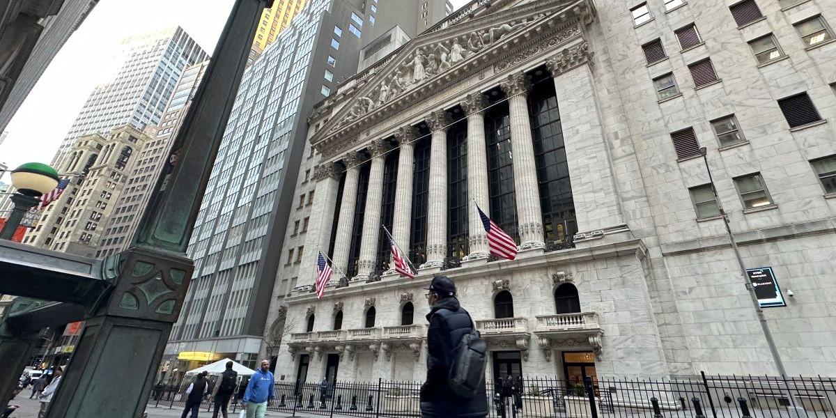Även proffsen på Wall street kan ha fel. Amerikanska investmentbanken Jefferies byter nu fot och höjer aktiens riktkurs med 256 procent vilket får aktien att studsa upp på Stockholmsbörsen.