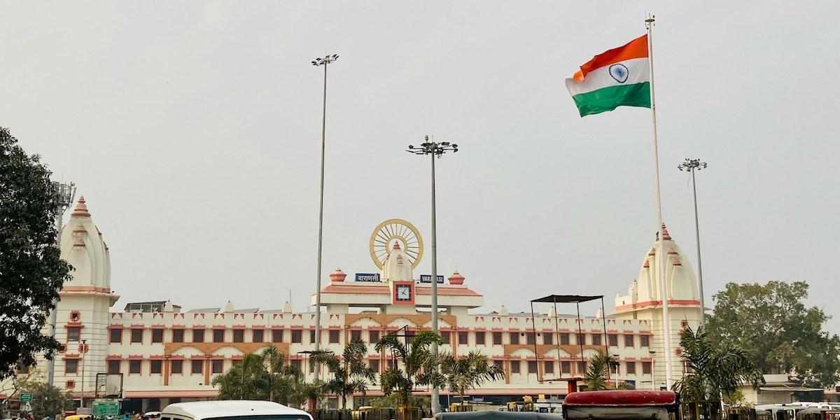 Indiens flagga vajar för en hållbar framtid