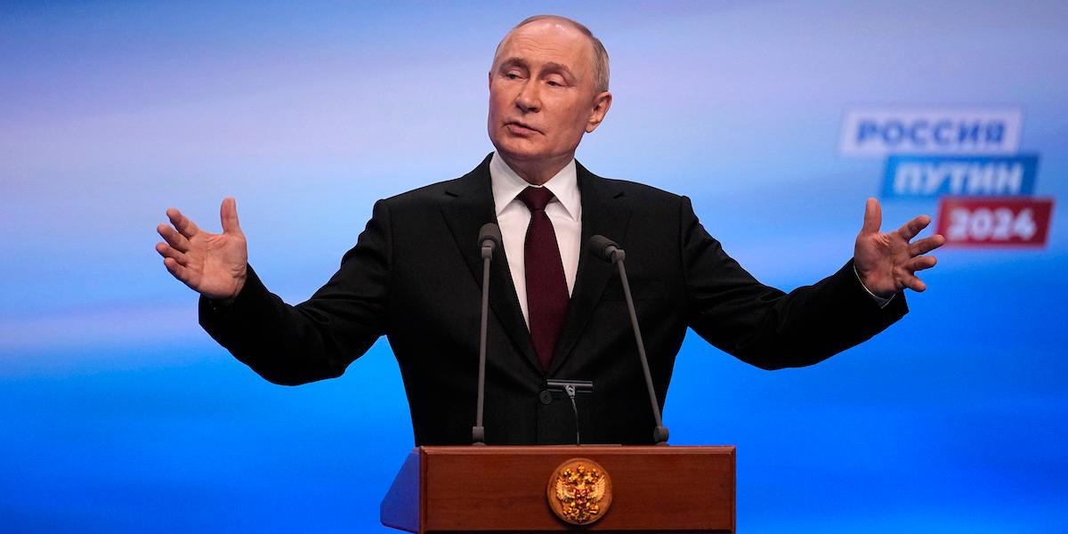 Vladimir Putin blir allt mer desperat att hålla sig kvar vid makten.