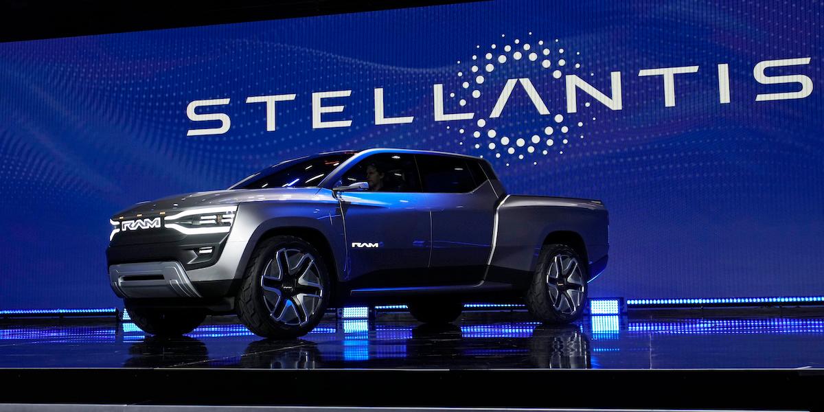 Stellantis fortsätter utveckla elbilar, men säger upp personal