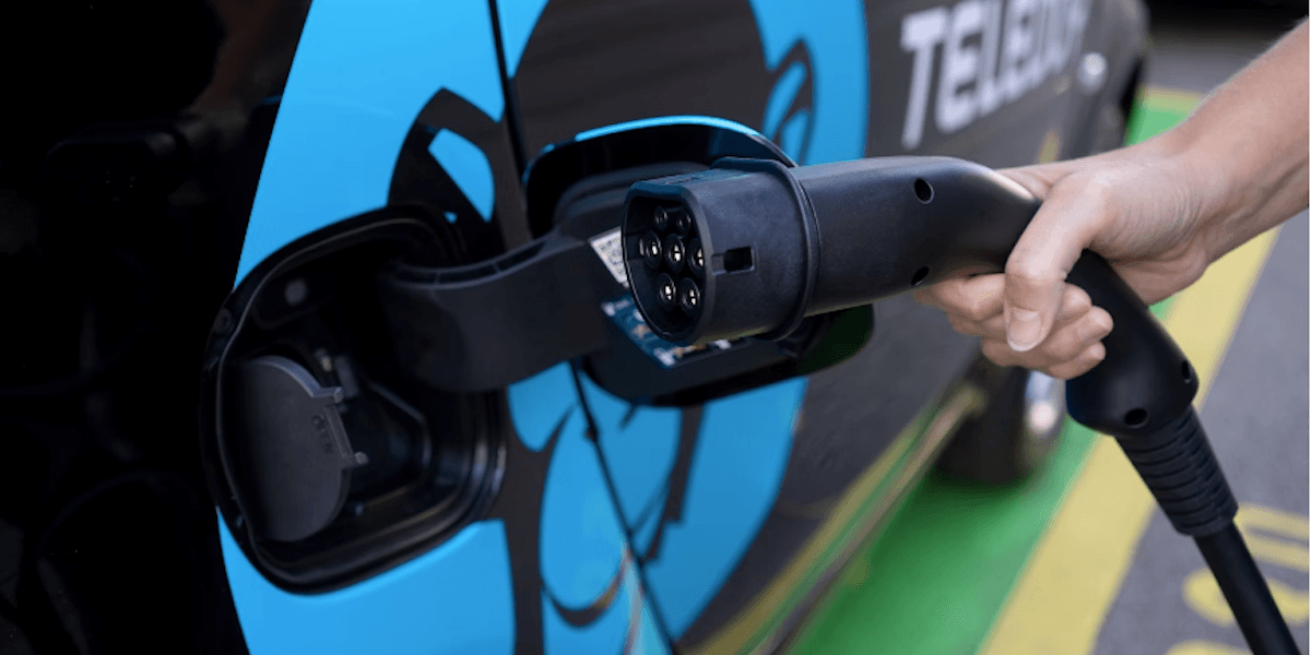 Elbilar med mindre batterier räcker lång väg, visar en ny studie.