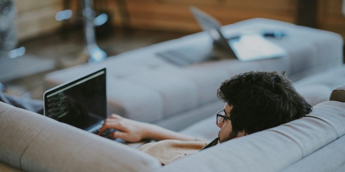 Studien visar att män påverkas mer negativt av distansarbete jämfört med kvinnor