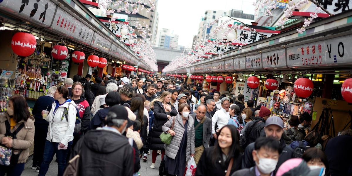Befolkningskrisen i Japan spiller nu över på efternamnen.
