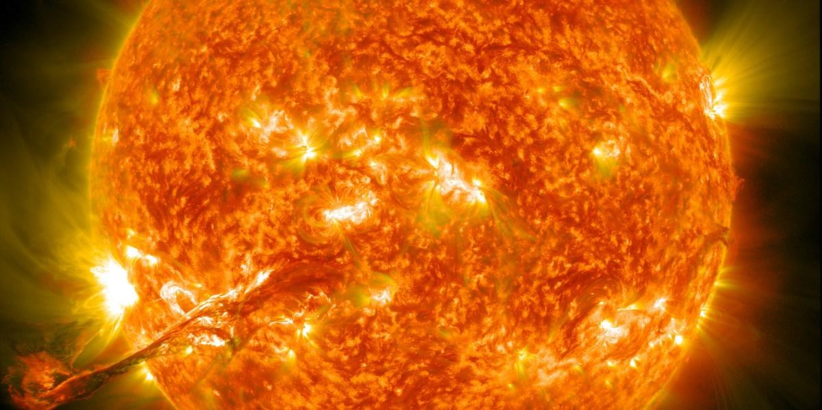 Tokamak-reaktorn härmar solen för att framkalla fusion