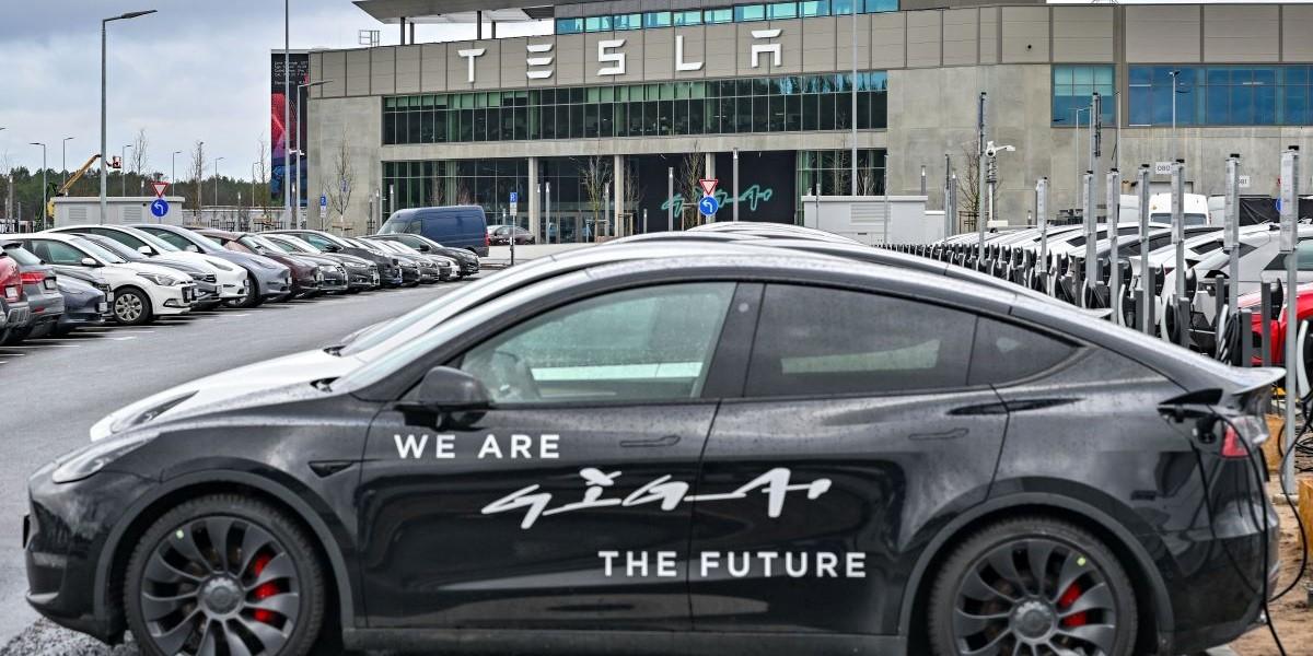Tesla och BYD slåss om förstaplatsen bland elbilar