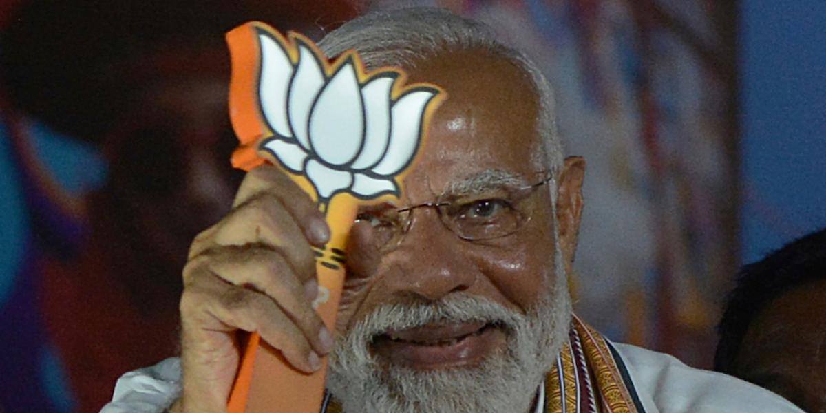 Narendra Modi ses som en gud av många indier när landet nu går till val.