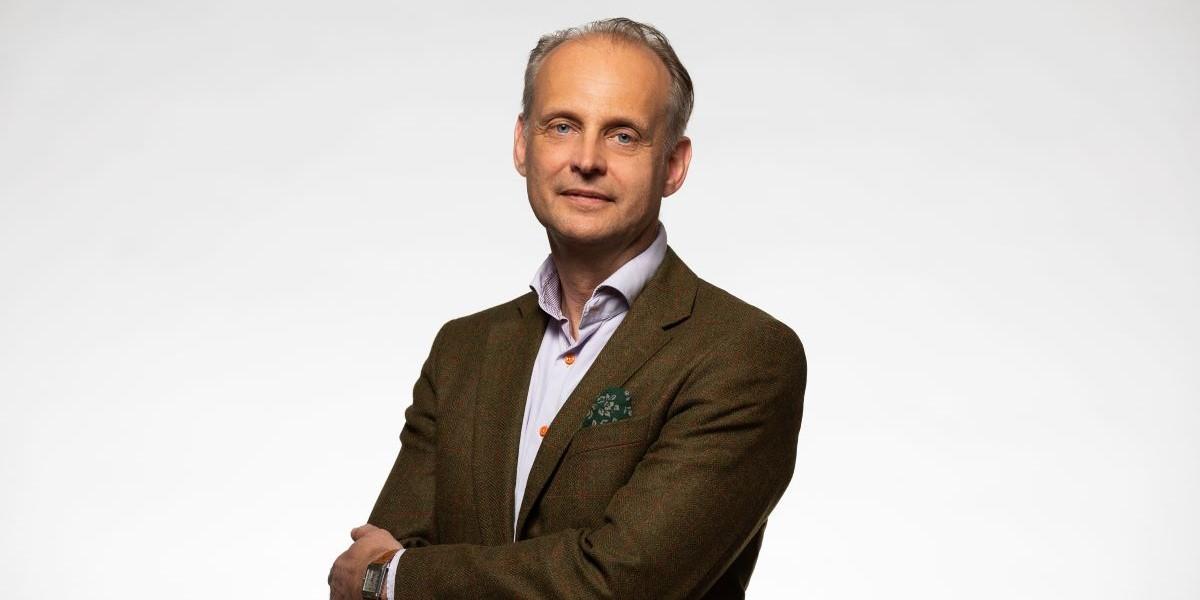 Handelsbankens förvaltare Christoffer Sundman som ansvarar för bankens Hälsovårdsfond, har överpresterat index både på kort och lång sikt. Nu berättar han om receptet bakom framgången.